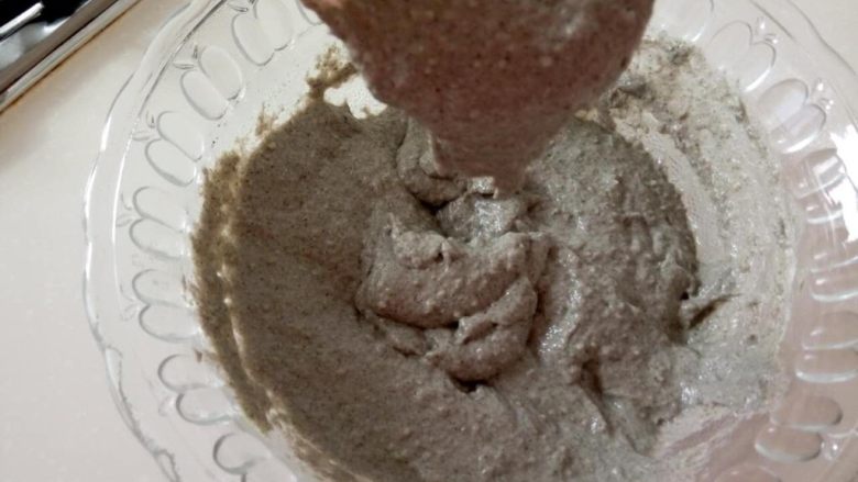 宝宝辅食-双米菠菜糕
10M以上,搅拌均匀,理想状态勺子不易滑落。
