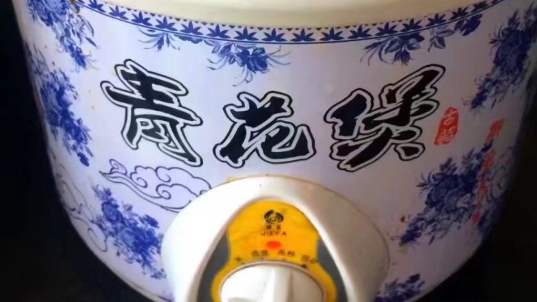 #感恩节食谱#莲藕排骨汤,用电炖锅继续煲,煲到莲藕软糯