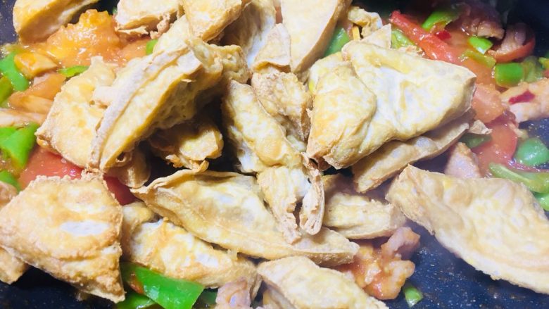 茄辣三角豆腐,然后翻炒2分钟后加入黄金三角的出现!