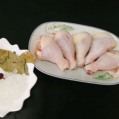 #感恩节食谱#+红烧鸡腿
,<a style='color:red;display:inline-block;' href='/shicai/ 92'>鸡腿</a>洗净