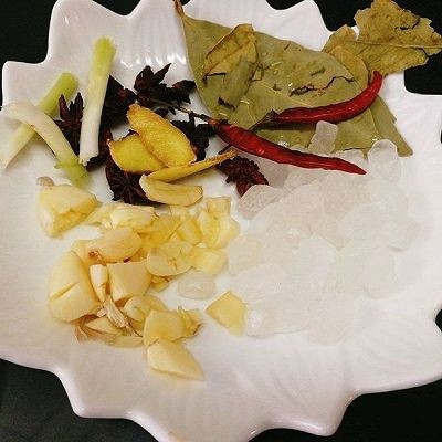 #感恩节食谱#+红烧鸡腿
,配料准备好