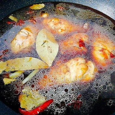 #感恩节食谱#+红烧鸡腿
,最后加入清水