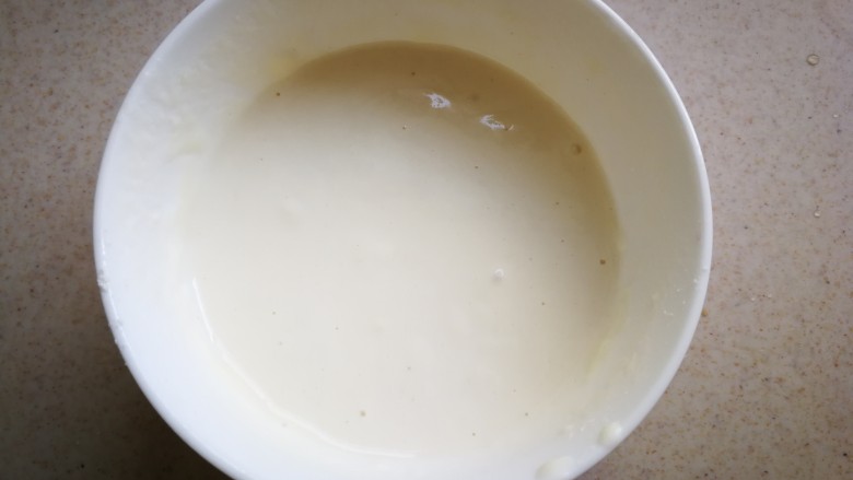 #圆土豆#培根土豆丝煎饼,搅拌到面粉非常光滑,无颗粒即可。