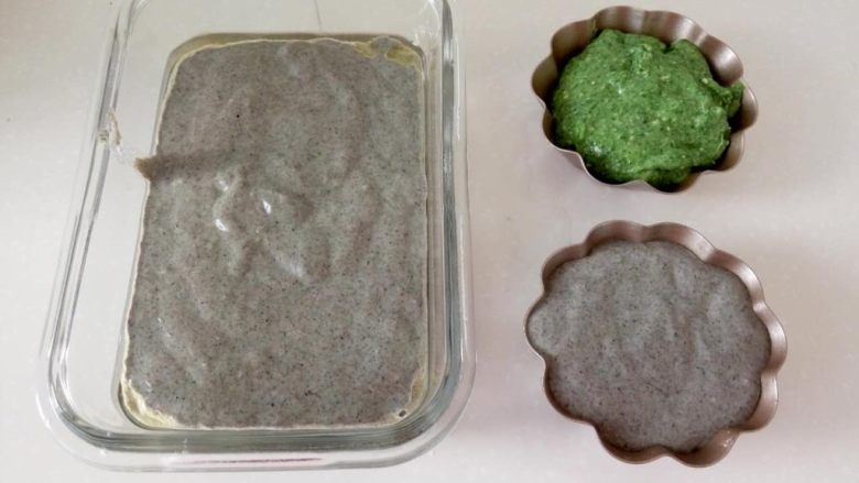 宝宝辅食-双米菠菜糕
10M以上,取不沾容器或者在玻璃容器刷一层油,将面糊倒入大约1/3,上锅大火蒸20分钟。关火焖5分钟。(剩余最后一点了,结果真的装的太满了)