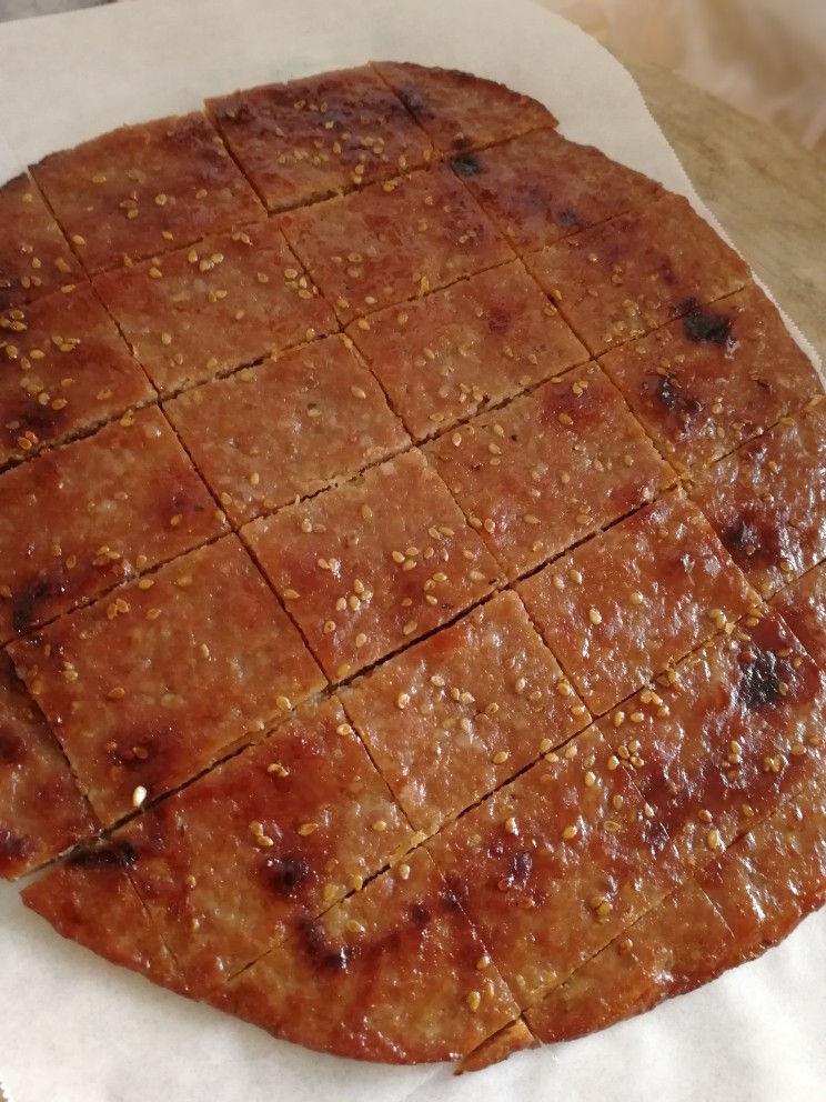 叉烧猪肉脯,晾晾,切块。