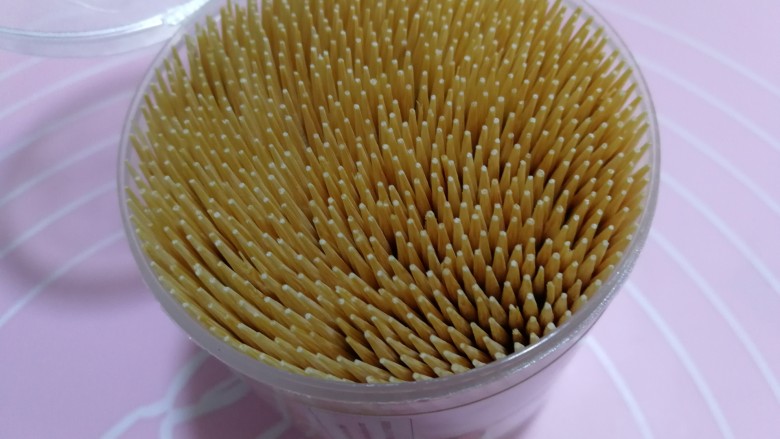 甜蜜的黄金米粒,准备牙签儿,