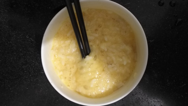 微波炉超快手万能黄油鸡蛋饭,拌!匀!