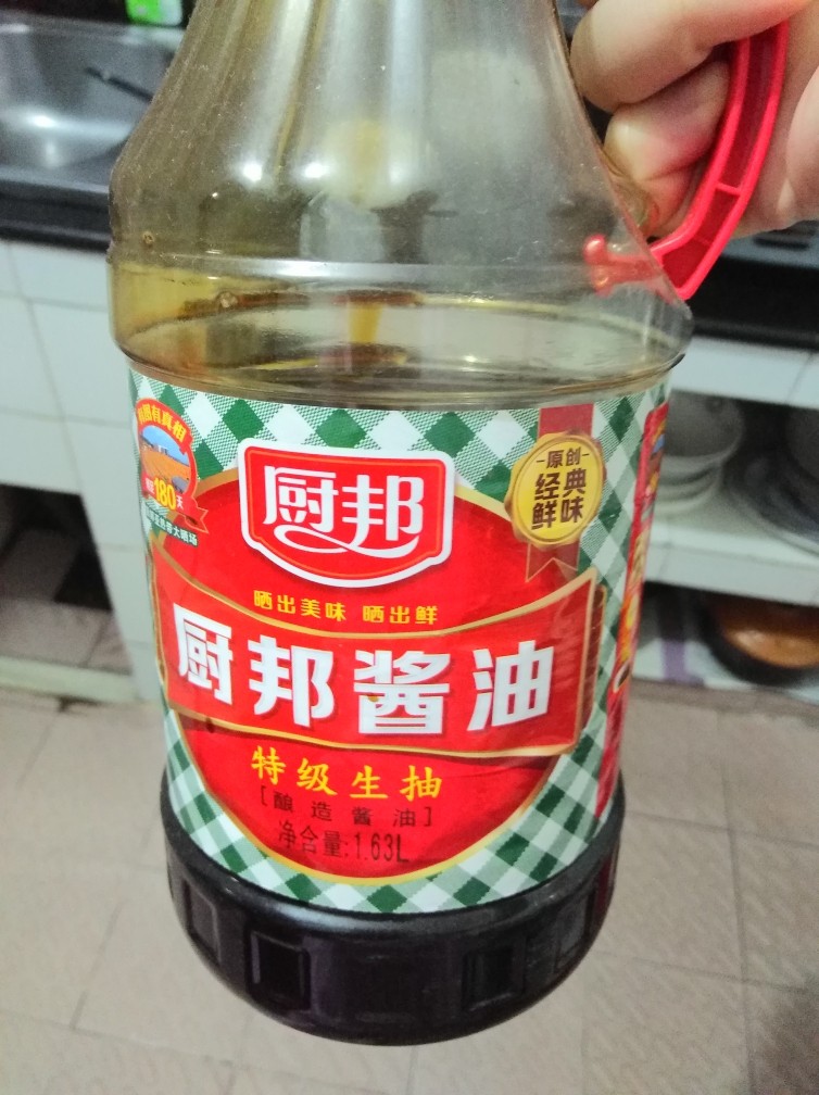 微波炉超快手万能黄油鸡蛋饭,开始搭配 这次的选择是酱油