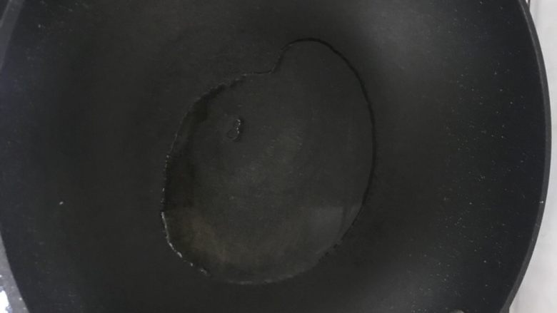 臭干蛋汤,锅里加好油,烧热