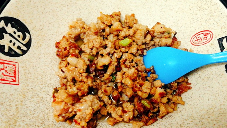 #感恩节食谱#+家常酿豆腐,如图,炒成这样即可