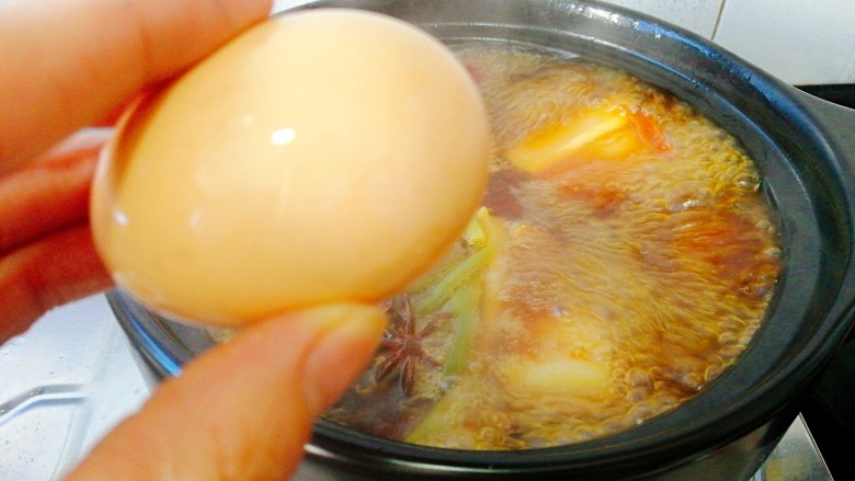 #感恩节食谱#+台湾卤肉饭,加入鸡蛋,继续煲20分钟左右