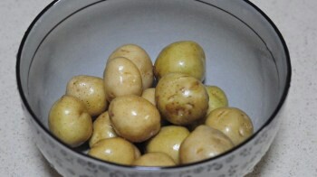 椒盐小土豆,小<a style='color:red;display:inline-block;' href='/shicai/ 23'>土豆</a>洗干净!