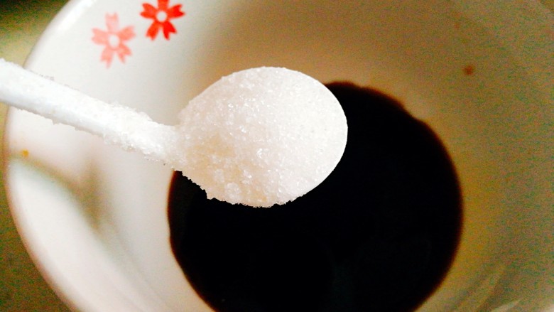 圆土豆~鱼香土豆片,加入<a style='color:red;display:inline-block;' href='/shicai/ 3729'>白糖</a>
