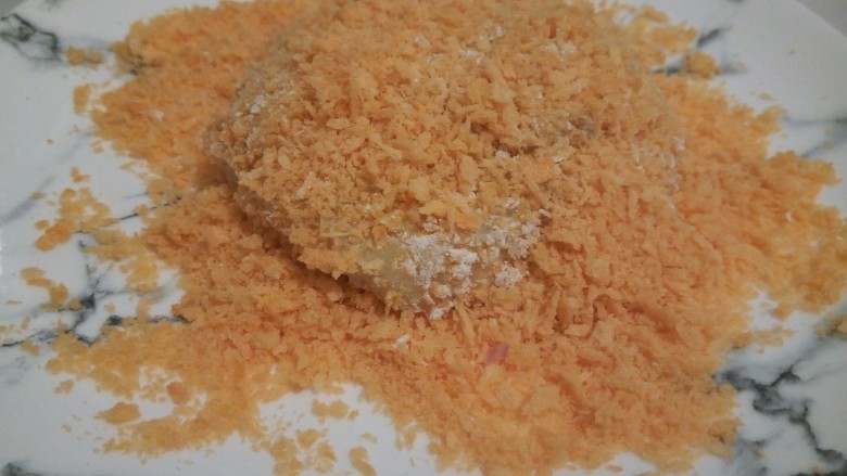 圆土豆+可乐饼,最后裹<a style='color:red;display:inline-block;' href='/shicai/ 588'>面包糠</a>