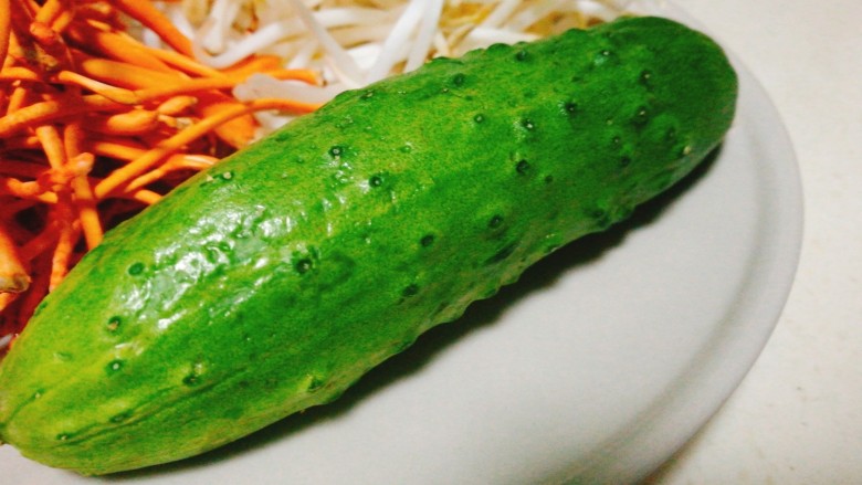 虫草花之油浸三鲜,所需食材~<a style='color:red;display:inline-block;' href='/shicai/ 3579'>秋黄瓜</a>