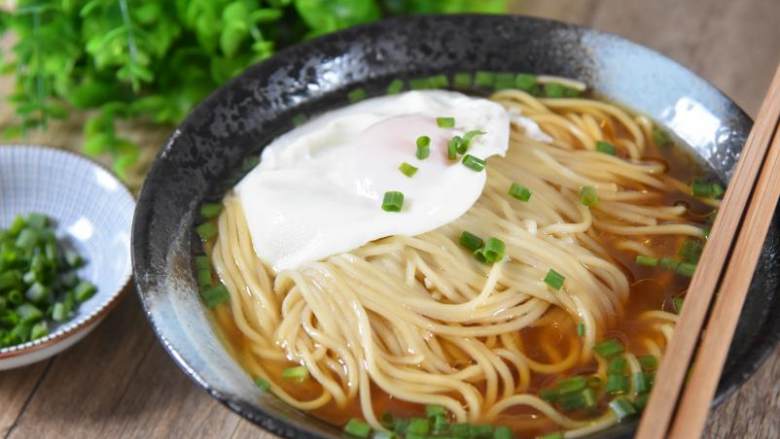 一碗意犹未尽的热汤面，暖肠饱腹好过冬