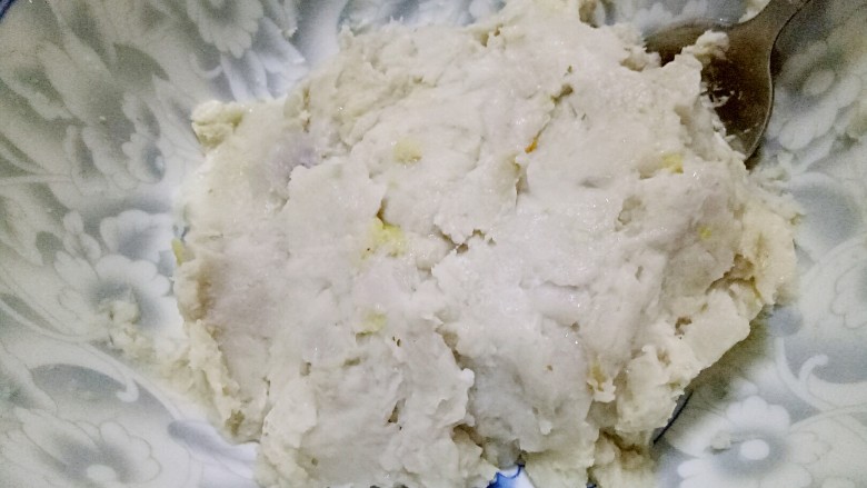 清汤芋圆,一定要压成泥哦,要不吃的时候会有一块一块的。
