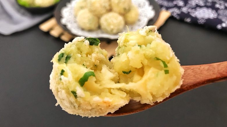 圆土豆~烤香葱芝士心土豆球,拉丝的土豆球,赶紧吃起来!