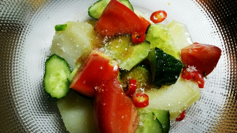 圆土豆+减脂土豆素菜盘,在加入一点点<a style='color:red;display:inline-block;' href='/shicai/ 847'>香油</a>或者芝麻酱,减脂期间可多吃五谷杂粮