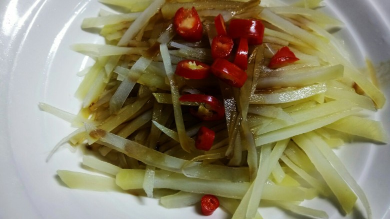 #圆土豆#香拌土豆丝,加入小米辣圈,这里只放了一点点,不多!