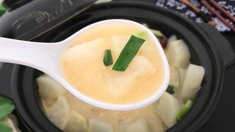 腊鸭萝卜煲,汤汁也是奶白奶白的,想喝么?