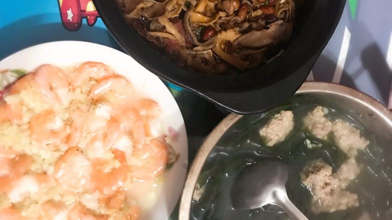 蒜蓉蒸虾,美味晚餐开始咯!
