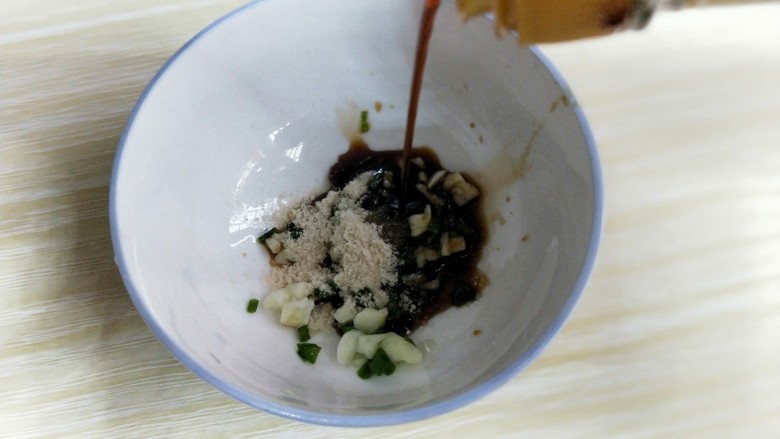 #感恩节食谱#凉拌东北大拉皮,再加入生抽。