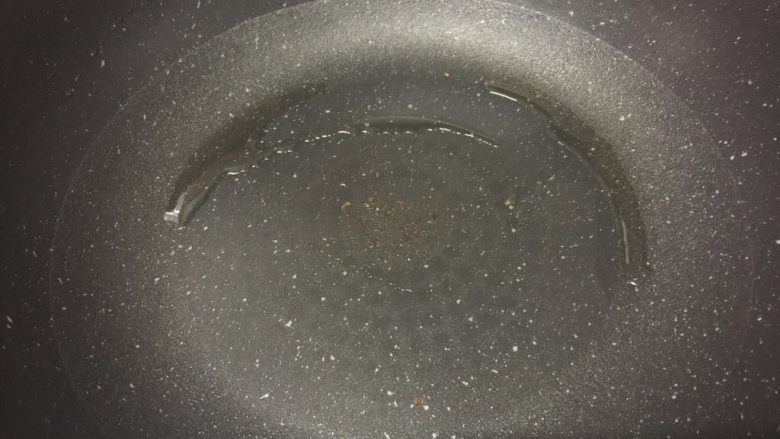 肉末青豆,热锅冷油,中小火