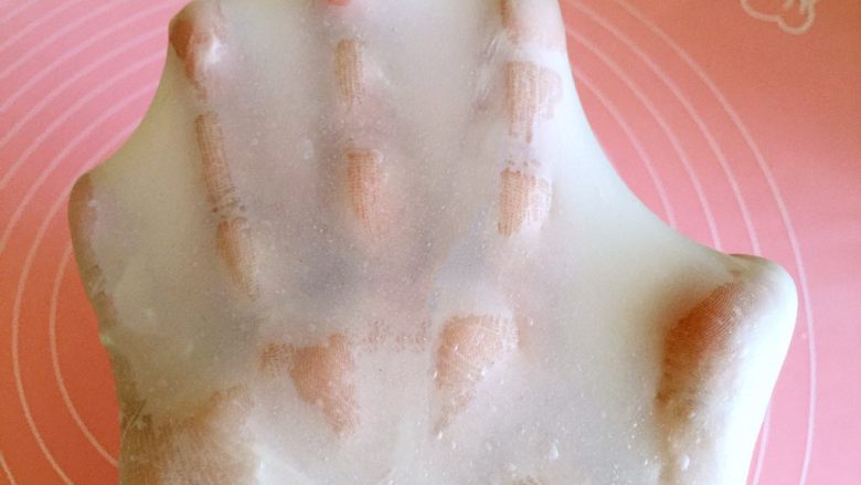 羊奶吐司,取出继续手揉、摔打10分钟,出手膜。