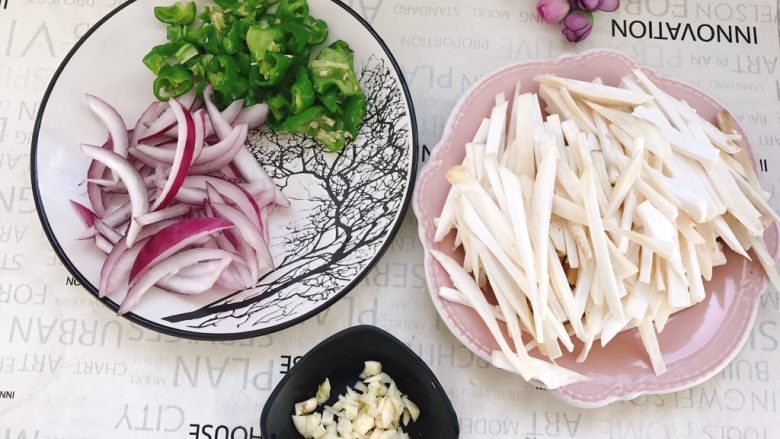 干煸杏鲍菇,准备好所有食材