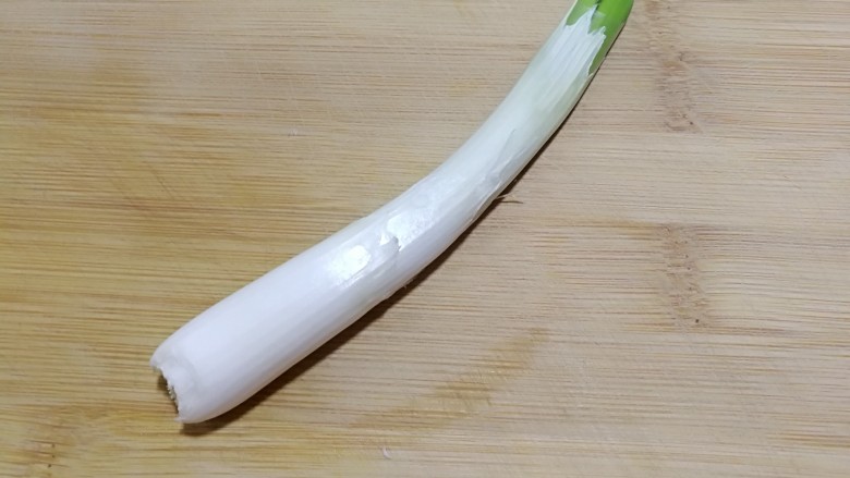 简单快手蒸蛋,一根小<a style='color:red;display:inline-block;' href='/shicai/ 3232'>香葱</a>,