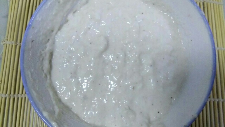 西红柿珍珠汤,适量面粉,加适量盐,适量花椒粉