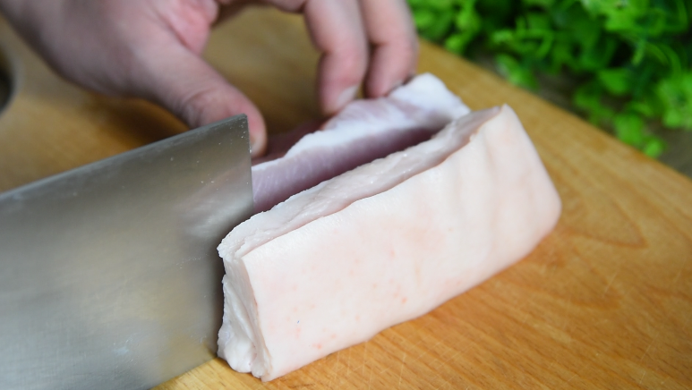 大厨秘诀:如何做家常小炒肉,将肥瘦肉分别切