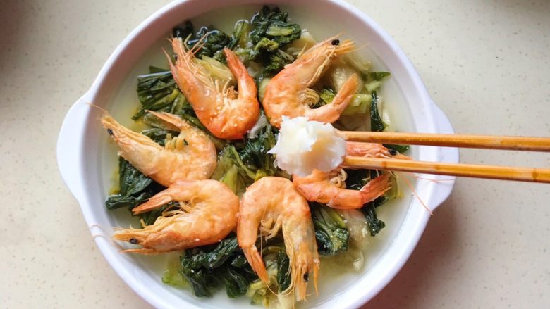 虾干冬腌菜,挑一点熬制好的猪油冻,没有就放一些其他食用油