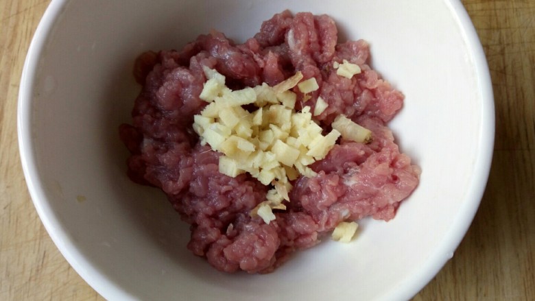 圆土豆+肉末火腿丁土豆泥,加点姜末