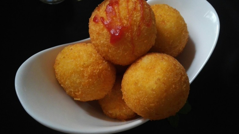 圆土豆+爆浆拉丝土豆球,赶紧趁热吃。