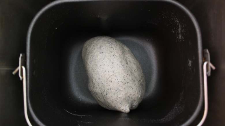 黑芝麻吐司,开启和面模式,搅拌45分钟