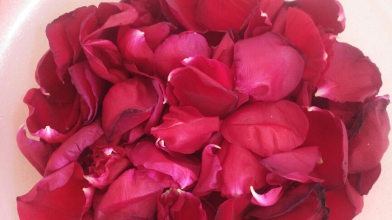 玫瑰酱🌹,准备好玫瑰花瓣,不要有花蕊.