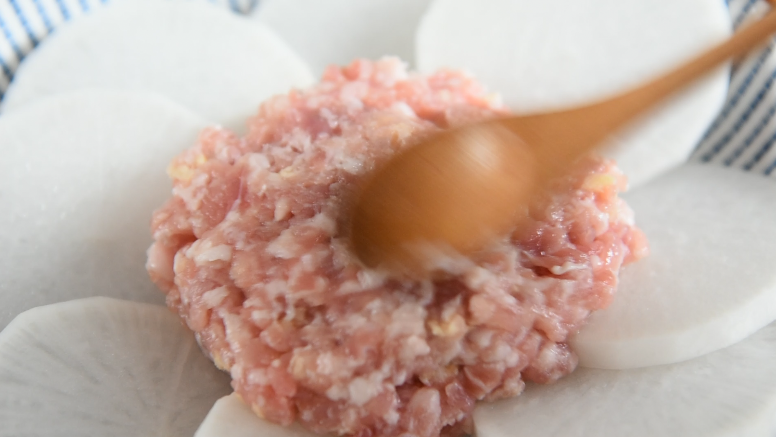 蒸菜,好吃,易做!不收藏后悔哦!,再将肉馅放在中间