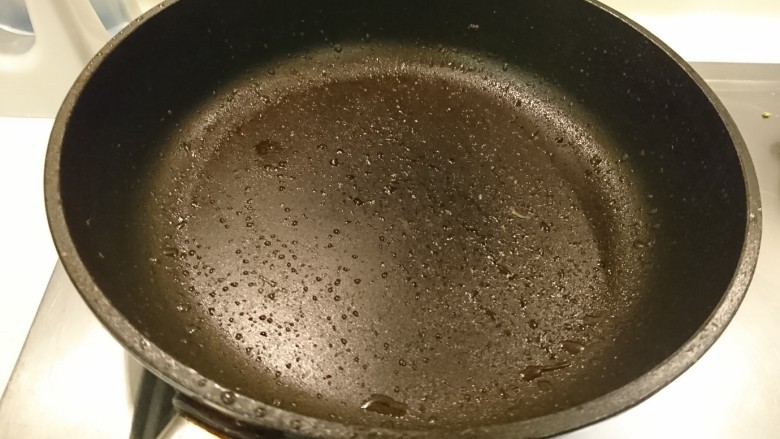 死都不洗鍋的晚餐!
乾煎三文魚+帶汁煎肉+
沙茶空心菜,好啦!現在可以洗鍋了!🤣🤣
