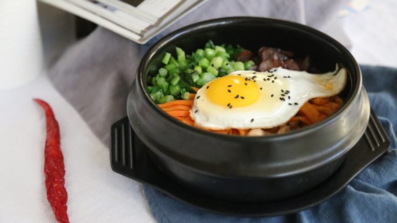 腊肠石锅拌饭