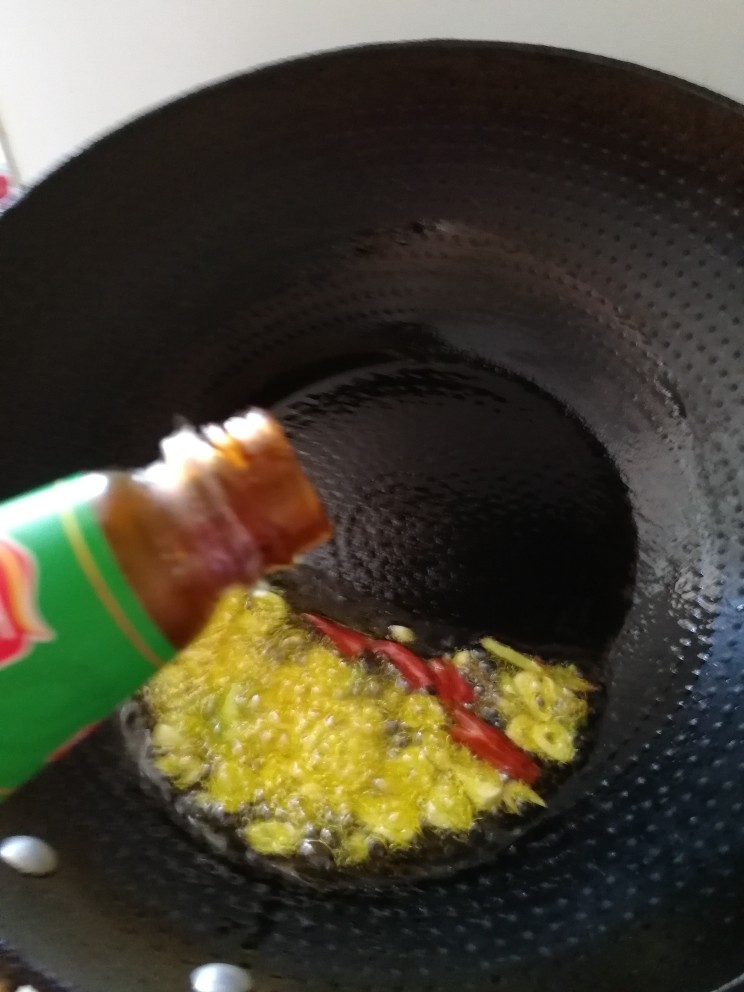 蒜蓉秋葵戏山药,加耗油,盐,和糖