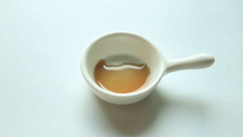 法风苹果隐形蛋糕,<a style='color:red;display:inline-block;' href='/shicai/ 780'>香草精</a>是口感的重点,千万不要省略