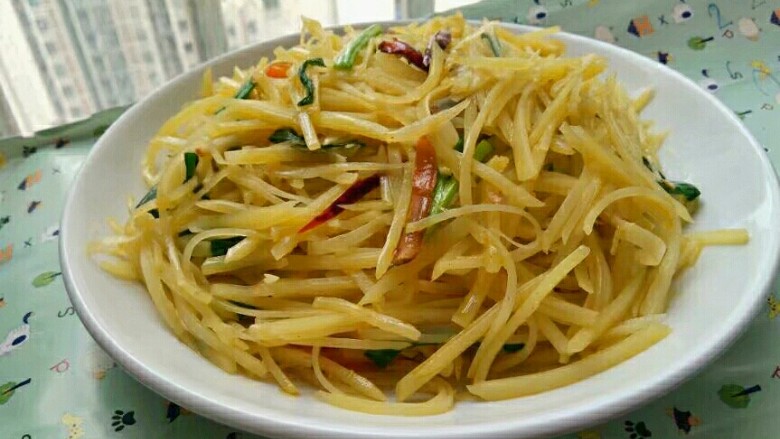 圆土豆+香辣土豆丝,出锅装盘
