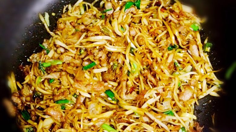 干煸杏鲍菇肉丝,调味,关火,盛出