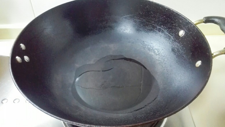 黄豆酱香巴沙鱼柳,热锅凉油,小火