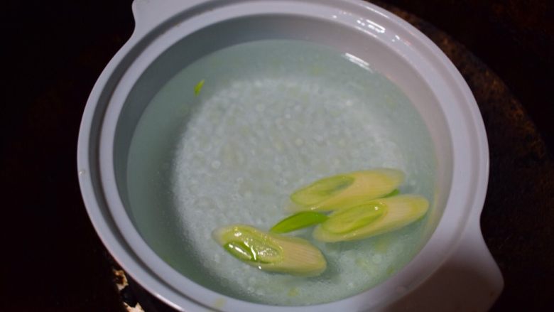 日式寿喜锅,我用的汤底2,另外加了1茶勺盐,鸡精