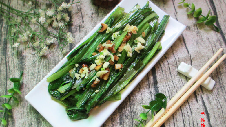 蒜蓉油麦菜,蒜蓉油麦菜做起来简单又非常受欢迎~