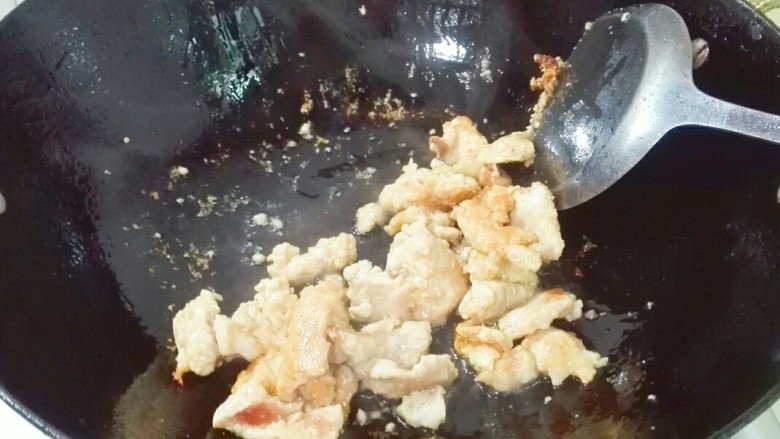 饿了~吃碗香菇肉片大白菜年糕,翻炒表面发白,盛盘