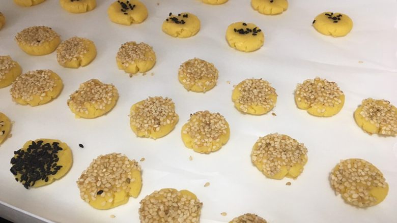 蛋黄芝麻酥小饼,健康补钙小零嘴,整形成功;